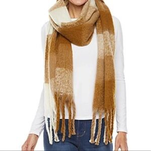 NEW (with tags) Frye and Co. Checked Blanket Cold Weather Scarf